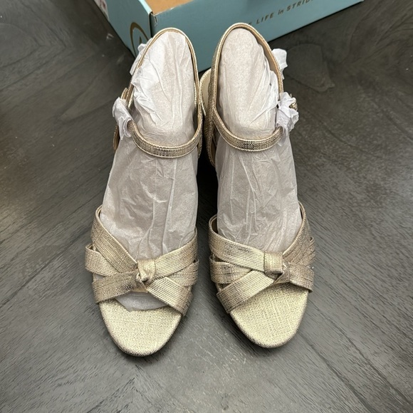 LIFESTRIDE Lucky Womens Knot-Front Slingback Sandals - Picture 4 of 7